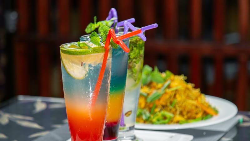 Beyond Sober Bars: Why Mainstream Restaurants Are Embracing NA Drinks